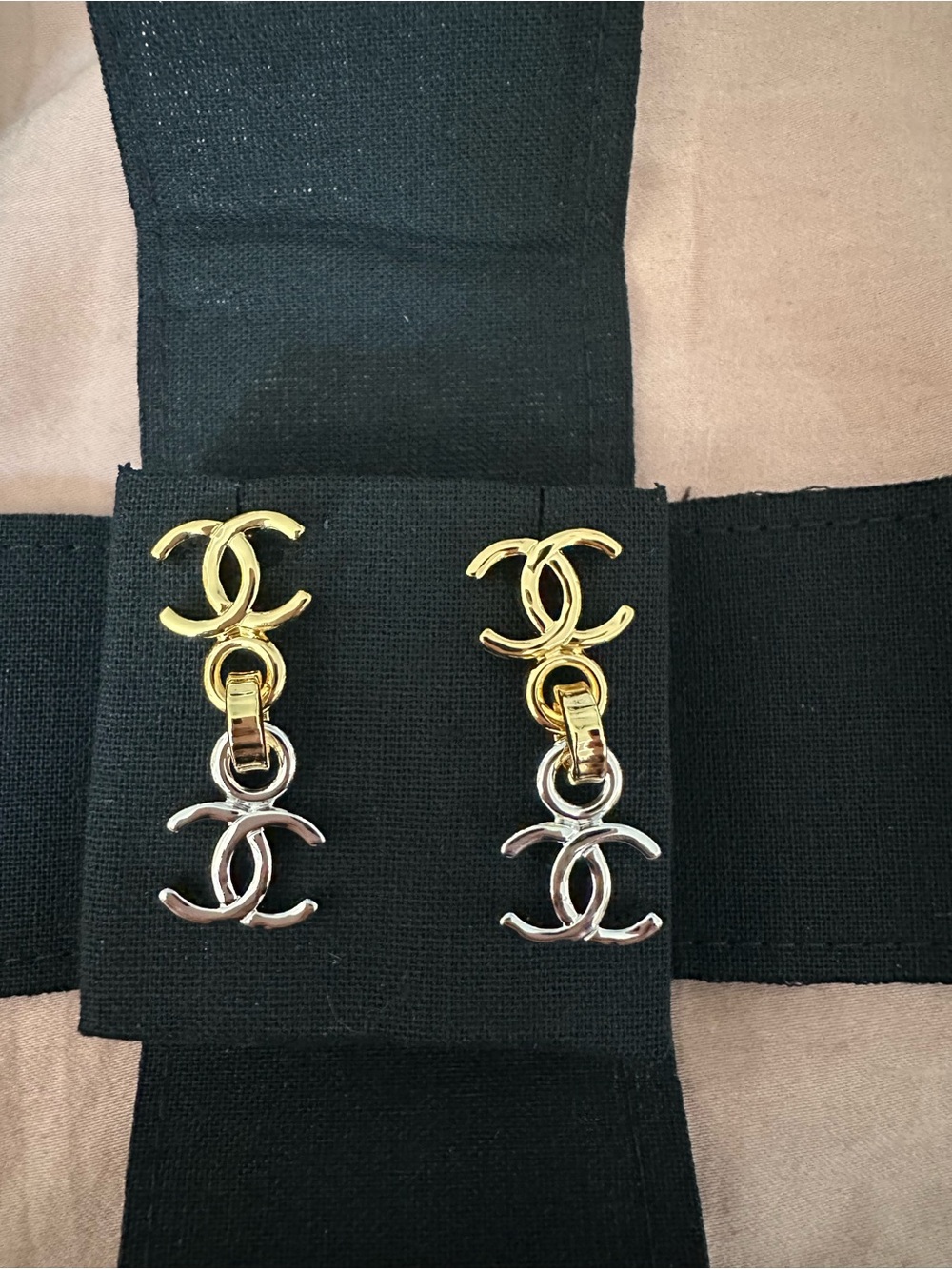 Chanel two tone cc drop earrings - Picture 6 of 8